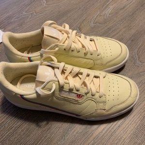 Retro looking Adidas size 8